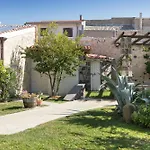 Maison Hotel 3*