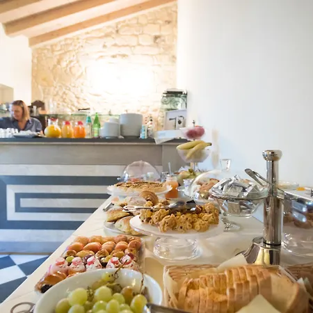 Maison Hotel 3*