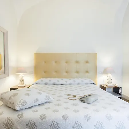 Maison Hotel